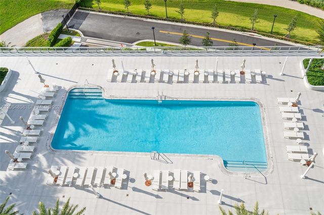 2411 Laguna Circle 1604, North Miami, FL 33181
