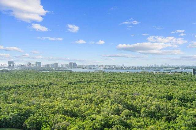 2411 Laguna Circle 1604, North Miami, FL 33181