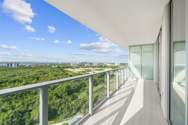 2411 Laguna Circle 1604, North Miami, FL 33181