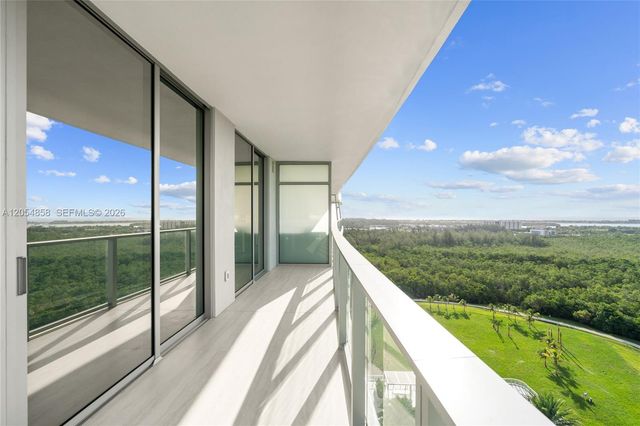 2411 Laguna Circle 1604, North Miami, FL 33181