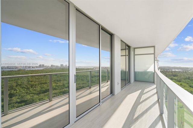 2411 Laguna Circle 1604, North Miami, FL 33181