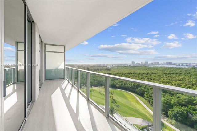 2411 Laguna Circle 1604, North Miami, FL 33181