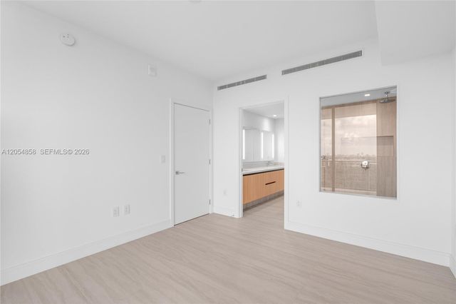 2411 Laguna Circle 1604, North Miami, FL 33181