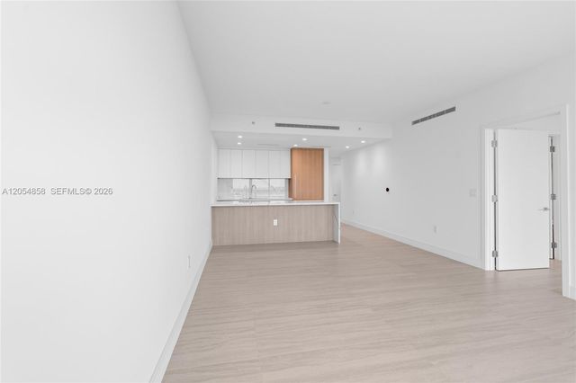 2411 Laguna Circle 1604, North Miami, FL 33181