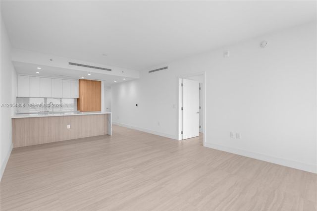 2411 Laguna Circle 1604, North Miami, FL 33181