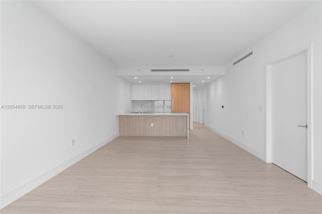 2411 Laguna Circle 1604, North Miami, FL 33181