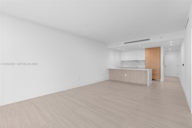2411 Laguna Circle 1604, North Miami, FL 33181