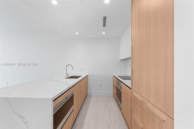 2411 Laguna Circle 1604, North Miami, FL 33181