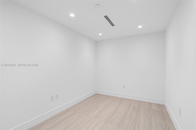 2411 Laguna Circle 1604, North Miami, FL 33181
