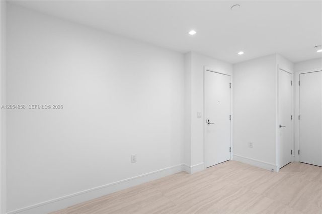 2411 Laguna Circle 1604, North Miami, FL 33181