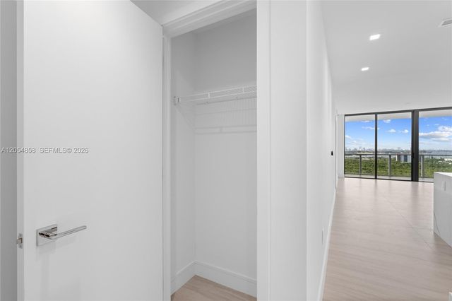 2411 Laguna Circle 1604, North Miami, FL 33181