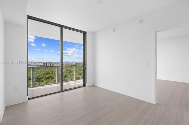 2411 Laguna Circle 1604, North Miami, FL 33181