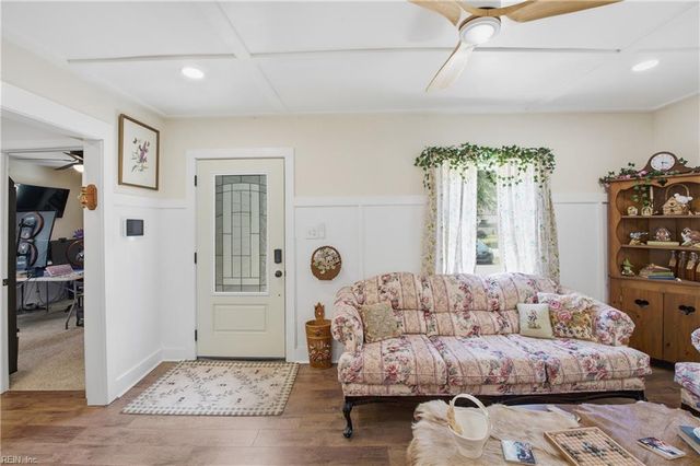 23 Clover ST, Hampton, VA 23669