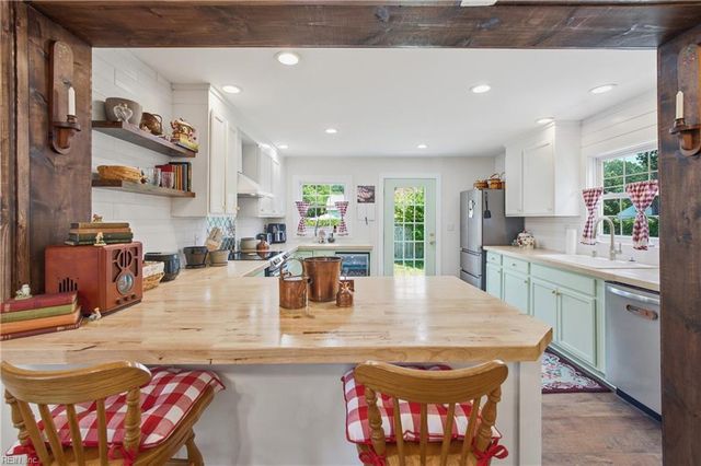 23 Clover ST, Hampton, VA 23669