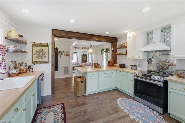 23 Clover ST, Hampton, VA 23669