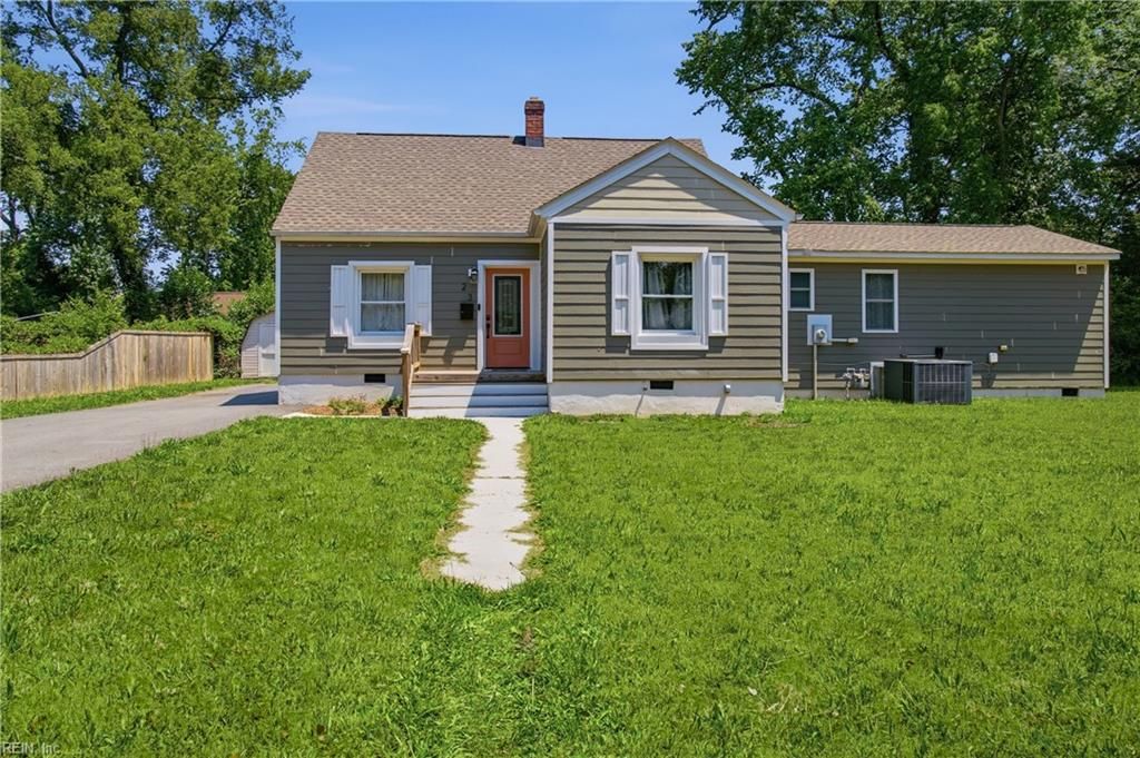 23 Clover ST, Hampton, VA 23669