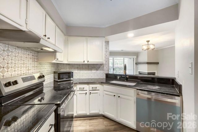 2520 Stradbrook Drive, Charlotte, NC 28210