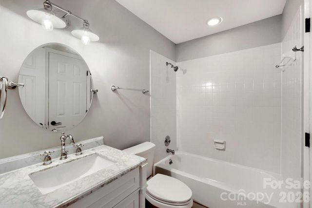 2520 Stradbrook Drive, Charlotte, NC 28210