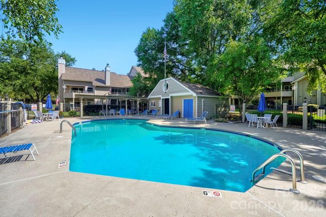 2520 Stradbrook Drive, Charlotte, NC 28210