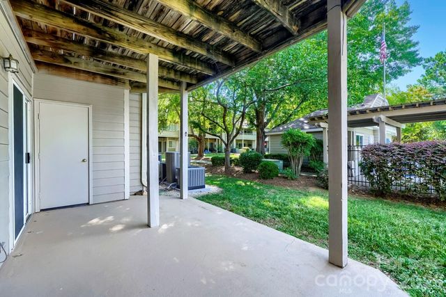 2520 Stradbrook Drive, Charlotte, NC 28210