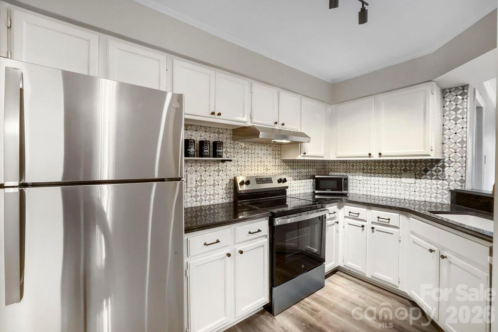 2520 Stradbrook Drive, Charlotte, NC 28210