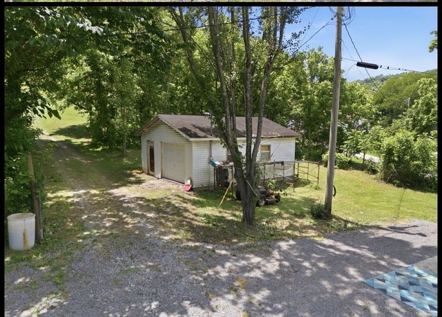 17 Dog Branch Rd, S, Pleasant Shade, TN 37145