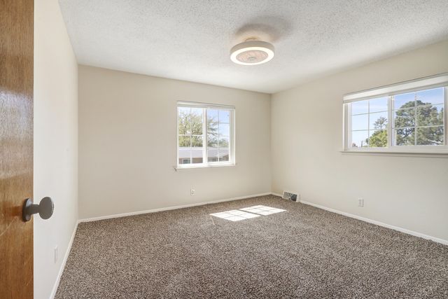 11421 Bar Harbor Place NE, Albuquerque, NM 87111