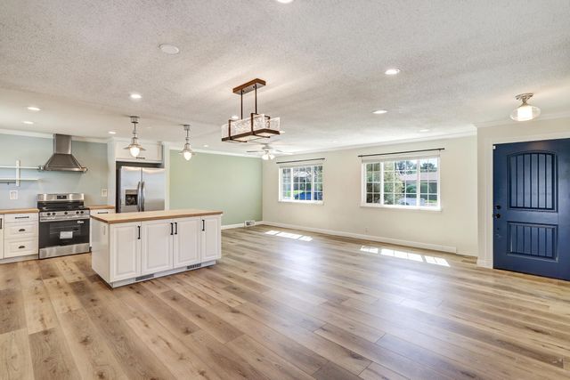 11421 Bar Harbor Place NE, Albuquerque, NM 87111