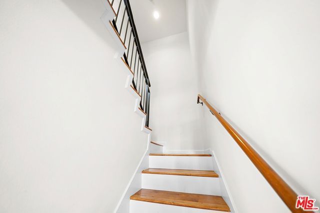 2864 Sunset Place 201, Los Angeles, CA 90005