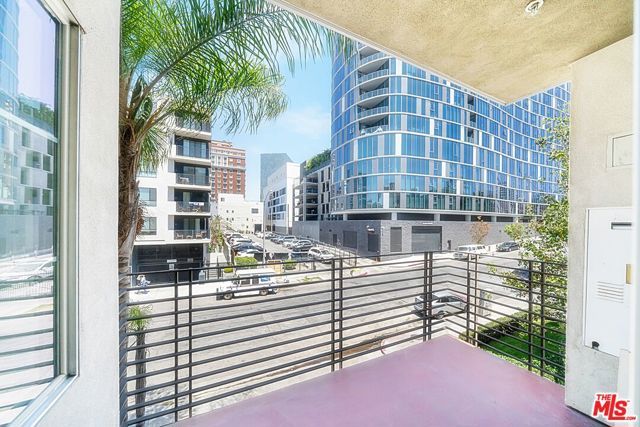 2864 Sunset Place 201, Los Angeles, CA 90005