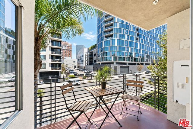 2864 Sunset Place 201, Los Angeles, CA 90005