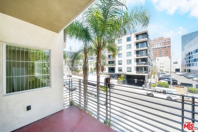 2864 Sunset Place 201, Los Angeles, CA 90005