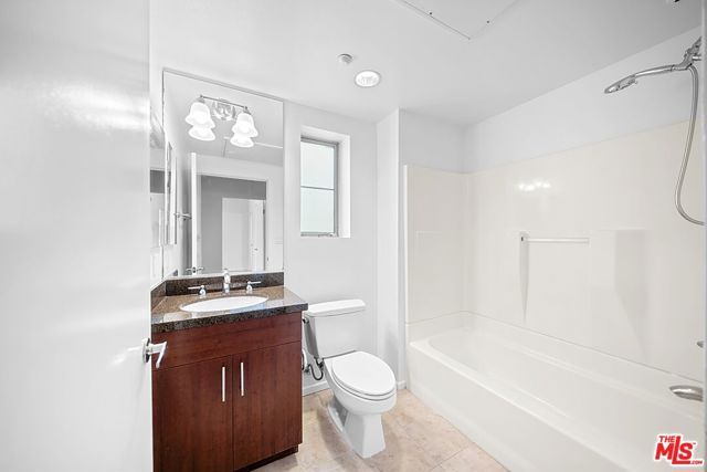 2864 Sunset Place 201, Los Angeles, CA 90005