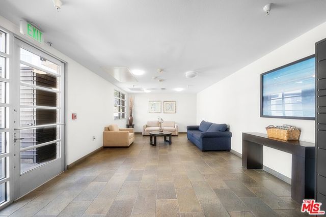 2864 Sunset Place 201, Los Angeles, CA 90005