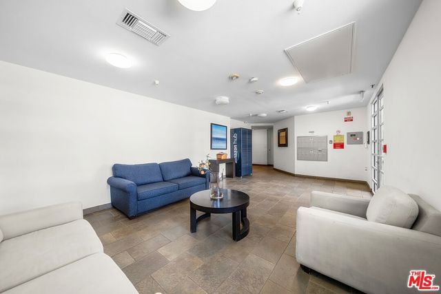 2864 Sunset Place 201, Los Angeles, CA 90005