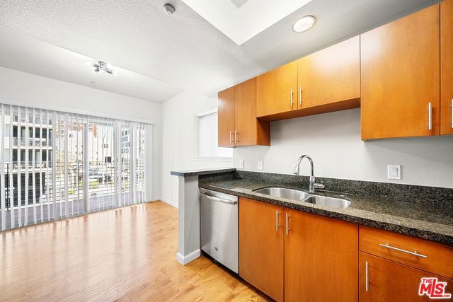2864 Sunset Place 201, Los Angeles, CA 90005