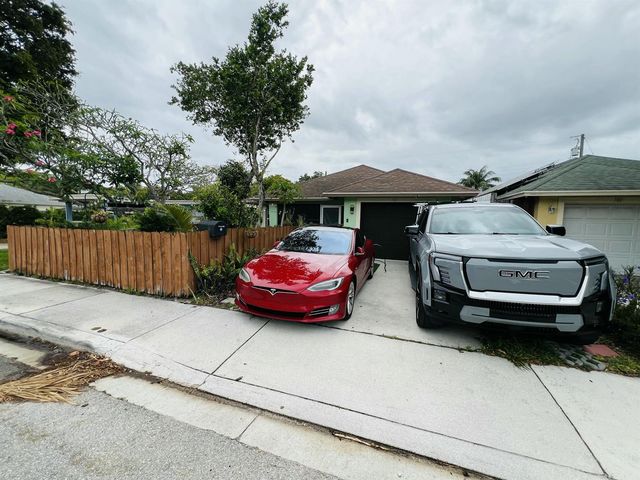 703 S A Street S, Lake Worth Beach, FL 33460