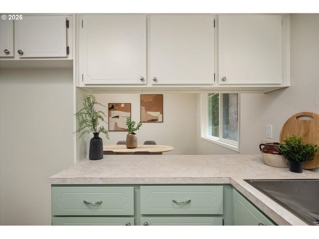 4249 Ne MEADOW Ln, Hillsboro, OR 97124