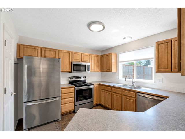 1455 Ne JESSICA Loop, Hillsboro, OR 97124