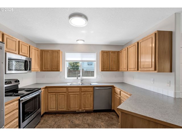 1455 Ne JESSICA Loop, Hillsboro, OR 97124