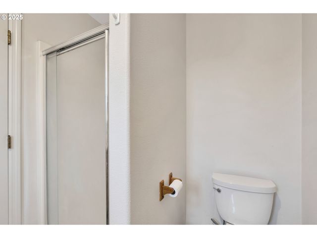 1455 Ne JESSICA Loop, Hillsboro, OR 97124