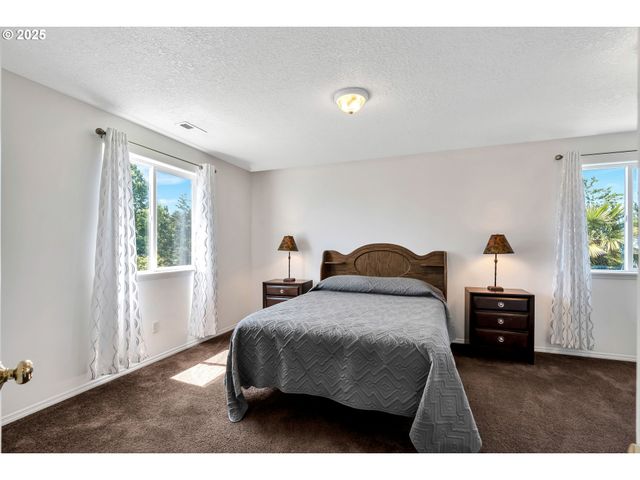 1455 Ne JESSICA Loop, Hillsboro, OR 97124