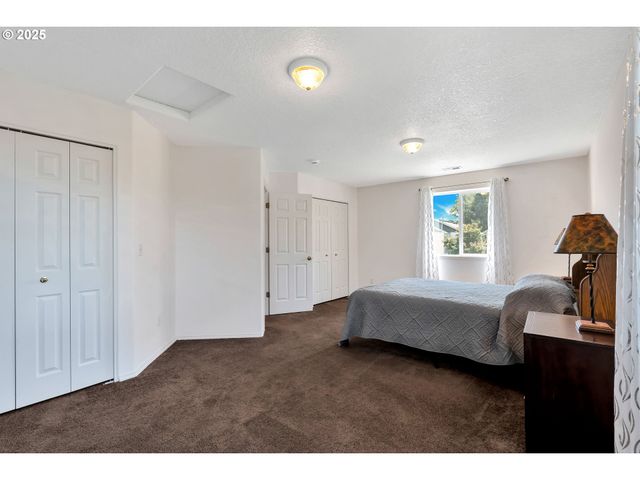 1455 Ne JESSICA Loop, Hillsboro, OR 97124