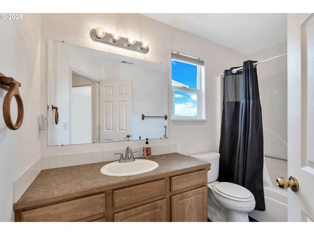 1455 Ne JESSICA Loop, Hillsboro, OR 97124