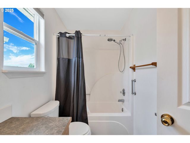 1455 Ne JESSICA Loop, Hillsboro, OR 97124