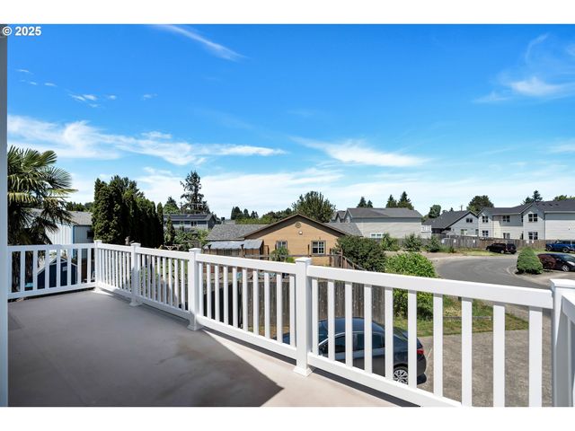 1455 Ne JESSICA Loop, Hillsboro, OR 97124