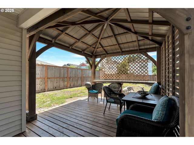 1455 Ne JESSICA Loop, Hillsboro, OR 97124
