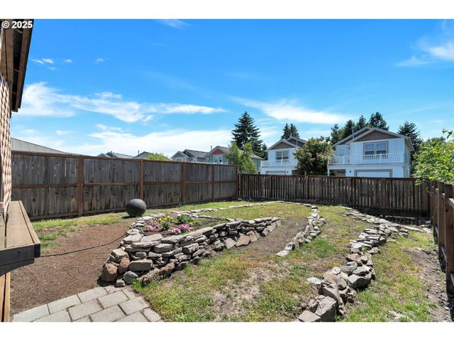 1455 Ne JESSICA Loop, Hillsboro, OR 97124