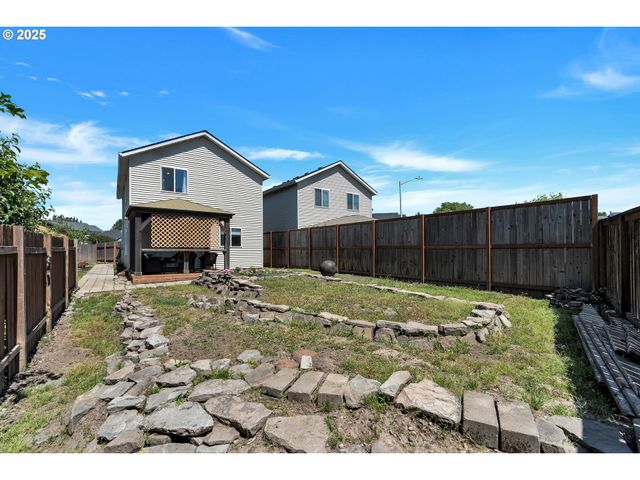 1455 Ne JESSICA Loop, Hillsboro, OR 97124