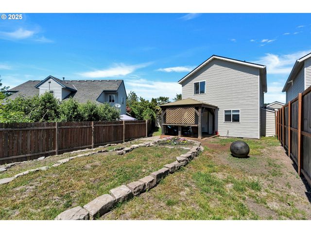 1455 Ne JESSICA Loop, Hillsboro, OR 97124